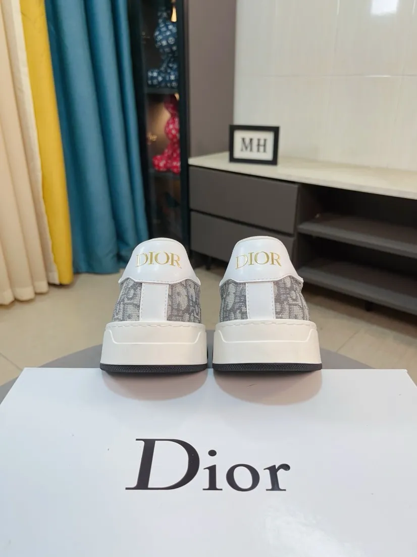 Men's men's shoes💰400🌸🌸[Dior] 25ss new product B01 moral training shoes. The toe dimension design of the couple's style is a bit wider. The upper foot comfort is perfect. The thread is beautiful. Perfectly suitable for pants styles. Decorated with various classic details. It is an ideal choice for daily styling. Can be matched with various casual items to create exquisite looks. Fabric: top layer cowhide/lining sheepskin TPU original outsole Code number: 38-44, 45 customized